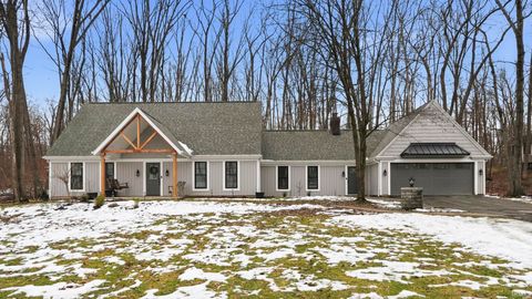 Photo of 1306 E Cedar Canyons Road, Fort Wayne, IN 46845 (MLS # 202605539)