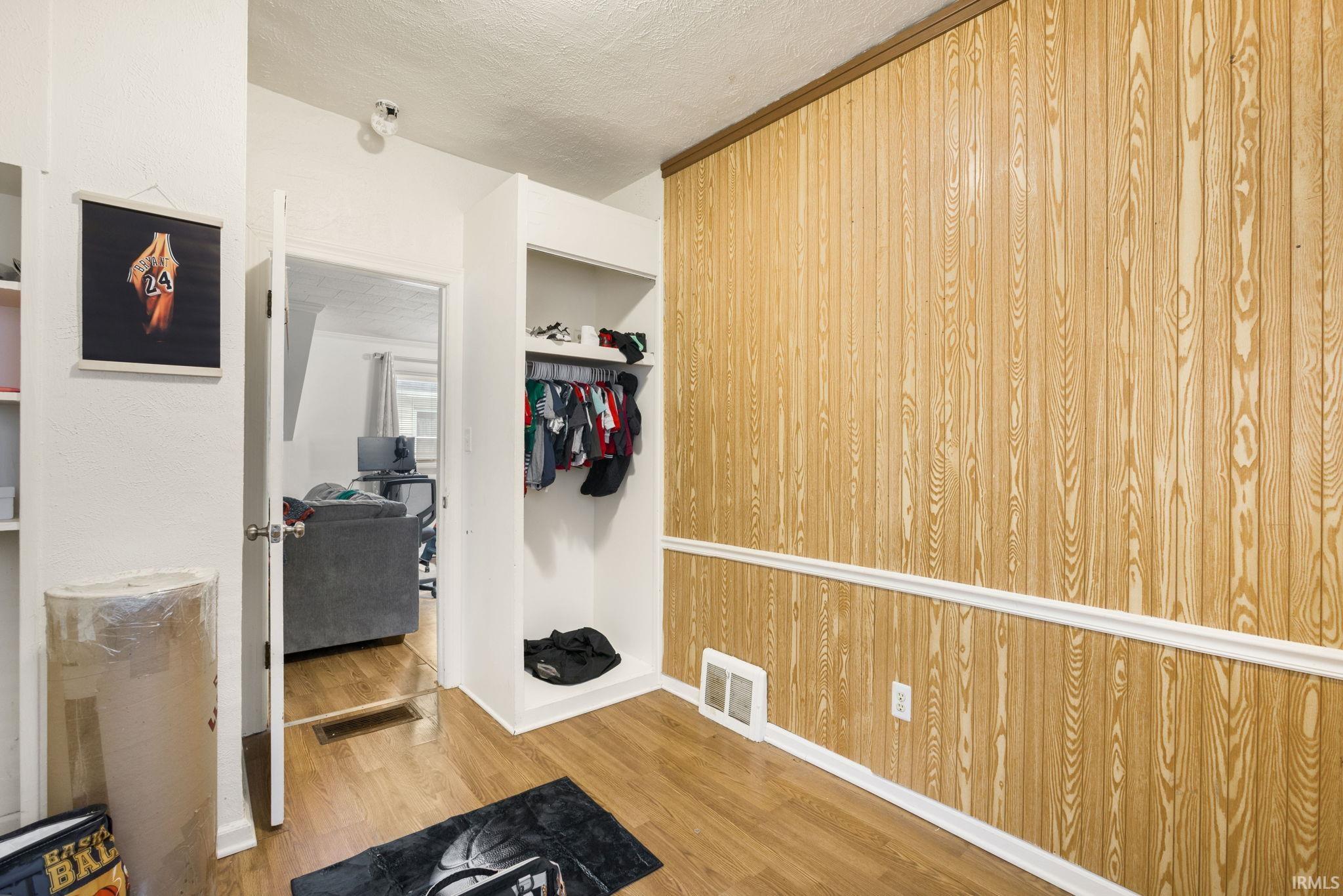 Mishawaka, Indiana 46544, United States, 6 Bedrooms Bedrooms, ,3 BathroomsBathrooms,Residential,Pending,199144