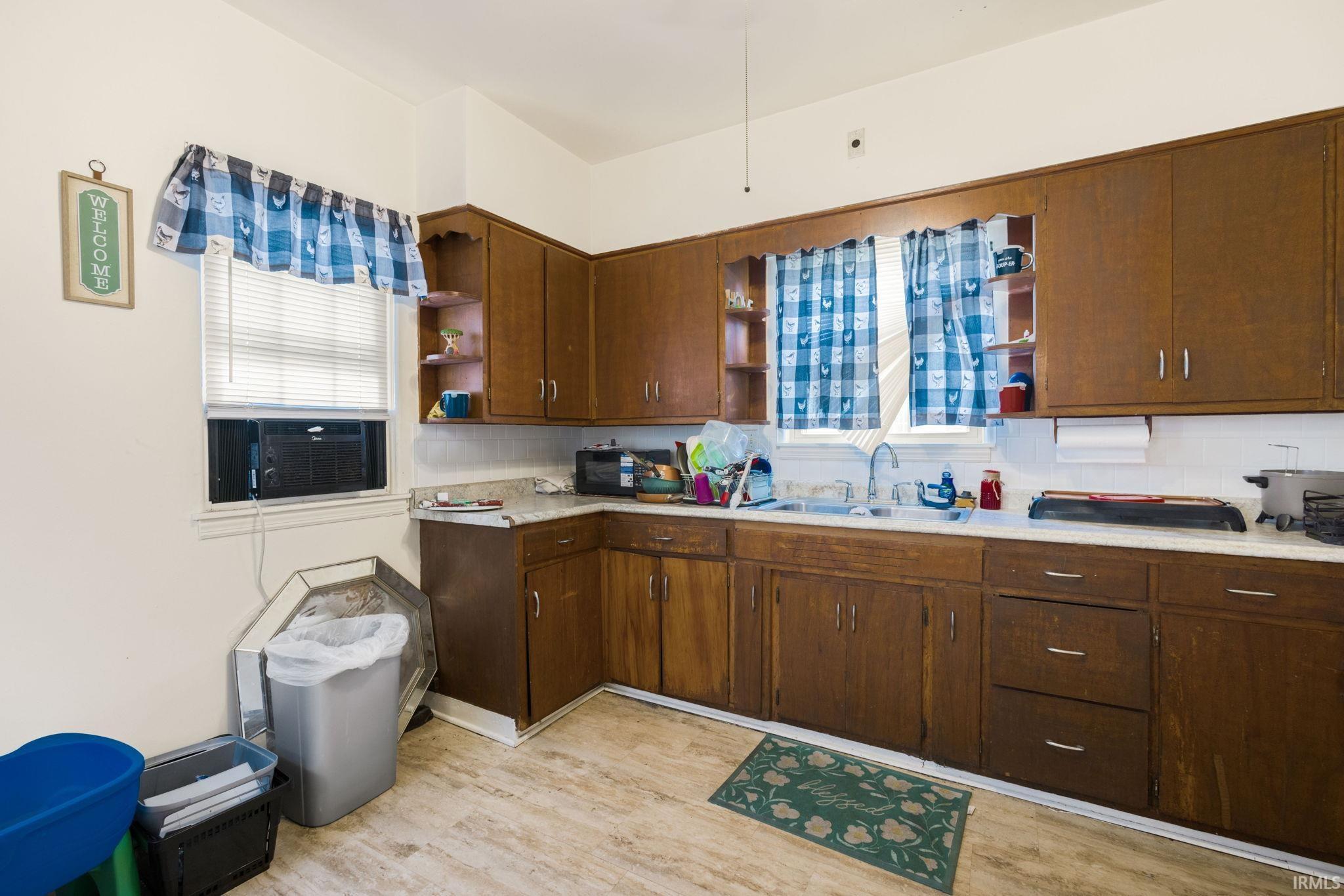 Mishawaka, Indiana 46544, United States, 6 Bedrooms Bedrooms, ,3 BathroomsBathrooms,Residential,Pending,199144