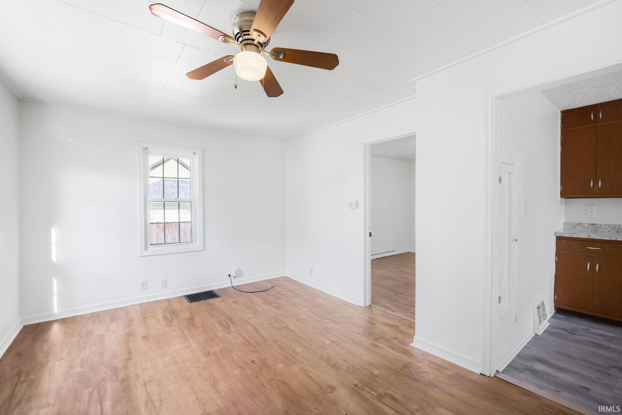 Mishawaka, Indiana 46544, United States, 6 Bedrooms Bedrooms, ,3 BathroomsBathrooms,Residential,Pending,199144