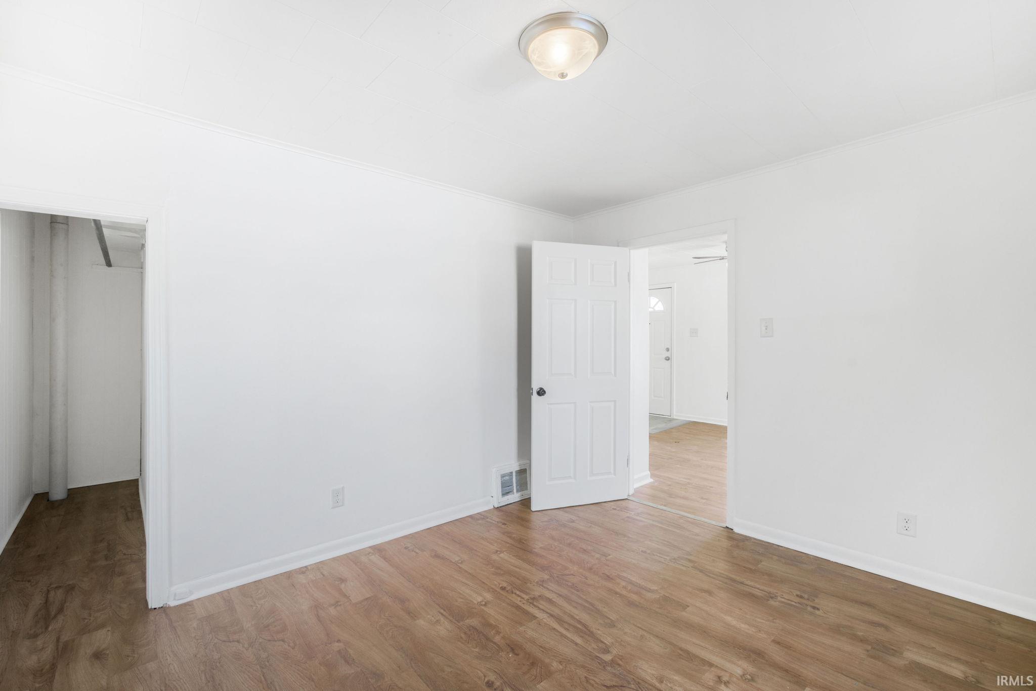 Mishawaka, Indiana 46544, United States, 6 Bedrooms Bedrooms, ,3 BathroomsBathrooms,Residential,Pending,199144