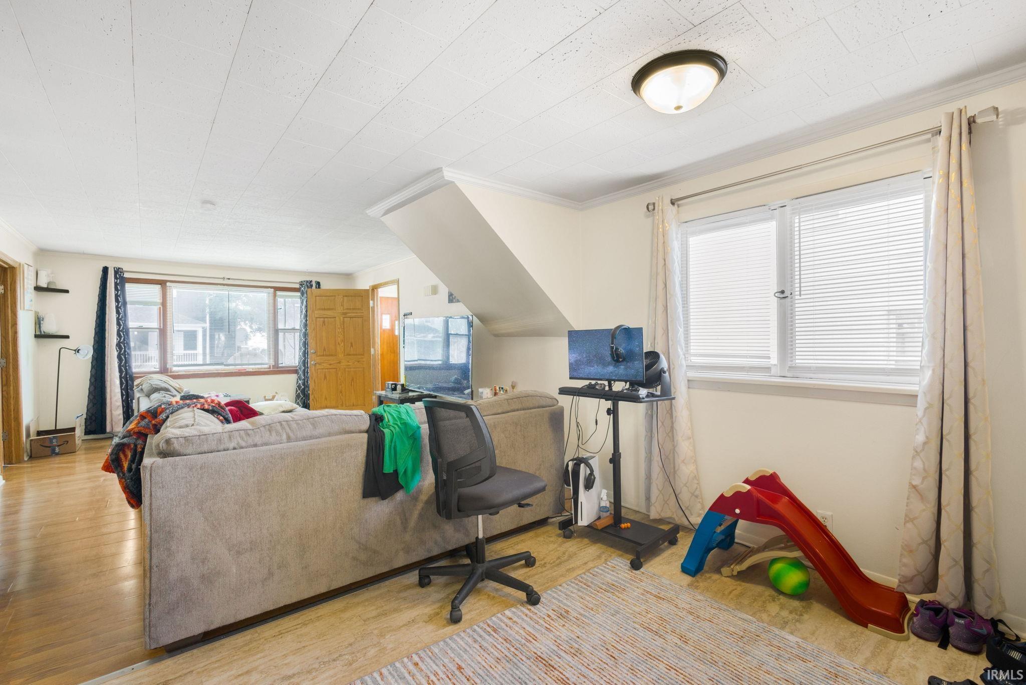 Mishawaka, Indiana 46544, United States, 6 Bedrooms Bedrooms, ,3 BathroomsBathrooms,Residential,Pending,199144