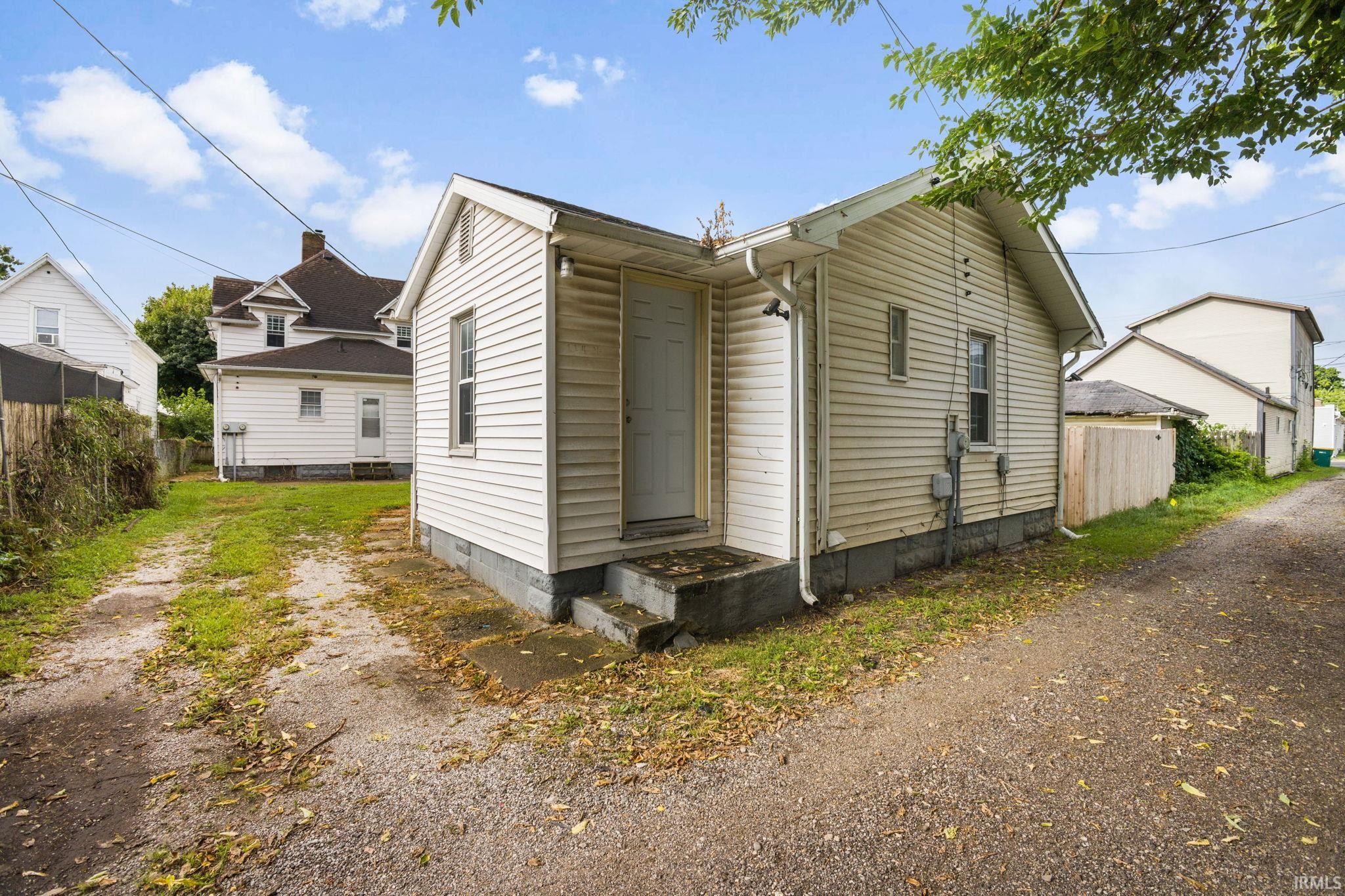 Mishawaka, Indiana 46544, United States, 6 Bedrooms Bedrooms, ,3 BathroomsBathrooms,Residential,Pending,199144