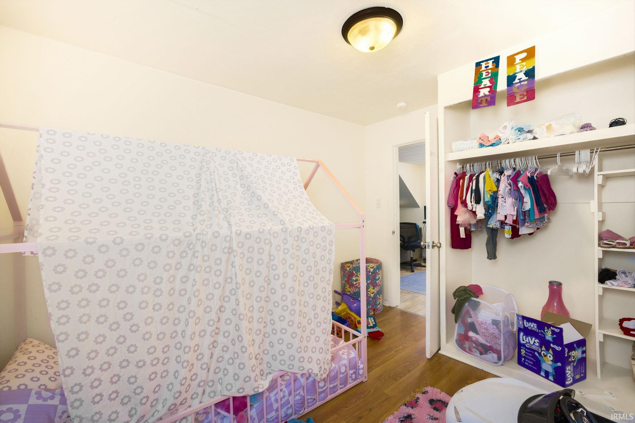 Mishawaka, Indiana 46544, United States, 6 Bedrooms Bedrooms, ,3 BathroomsBathrooms,Residential,Pending,199144