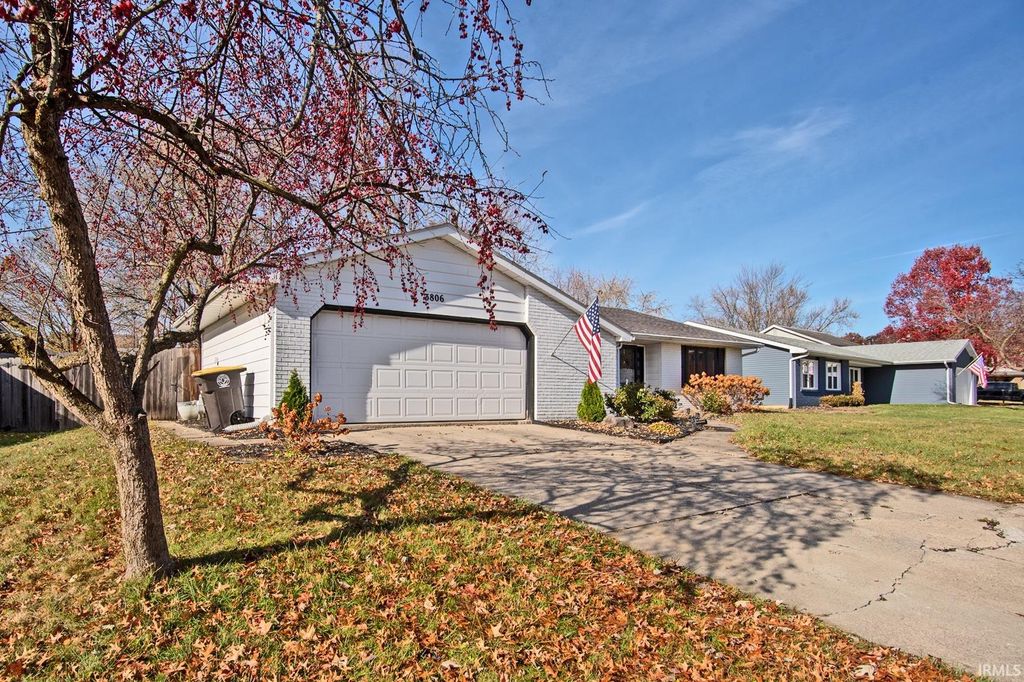 Photo of 3806 Pebblewood Place, Fort Wayne, IN 46804 (MLS # 202545912)