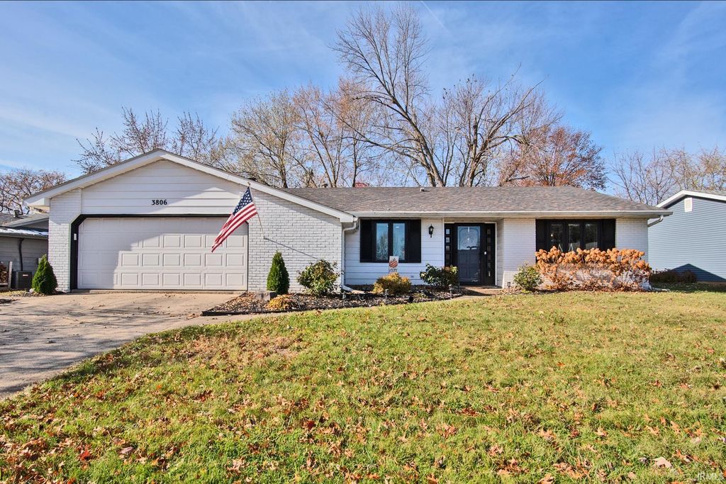 Photo of 3806 Pebblewood Place, Fort Wayne, IN 46804 (MLS # 202545912)