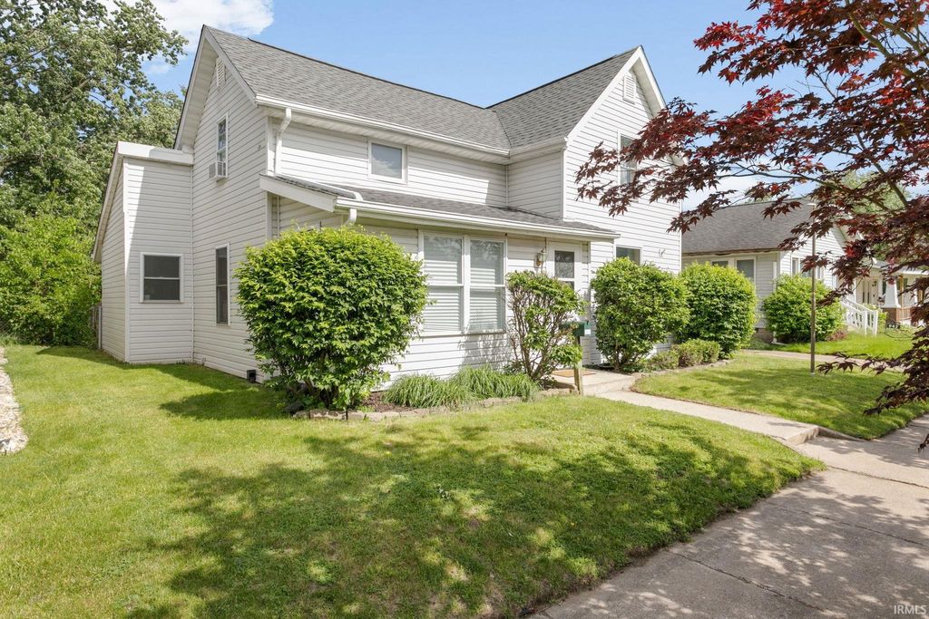 Photo of 940 S 34Th Street, South Bend, IN 46615 (MLS # 202619501)