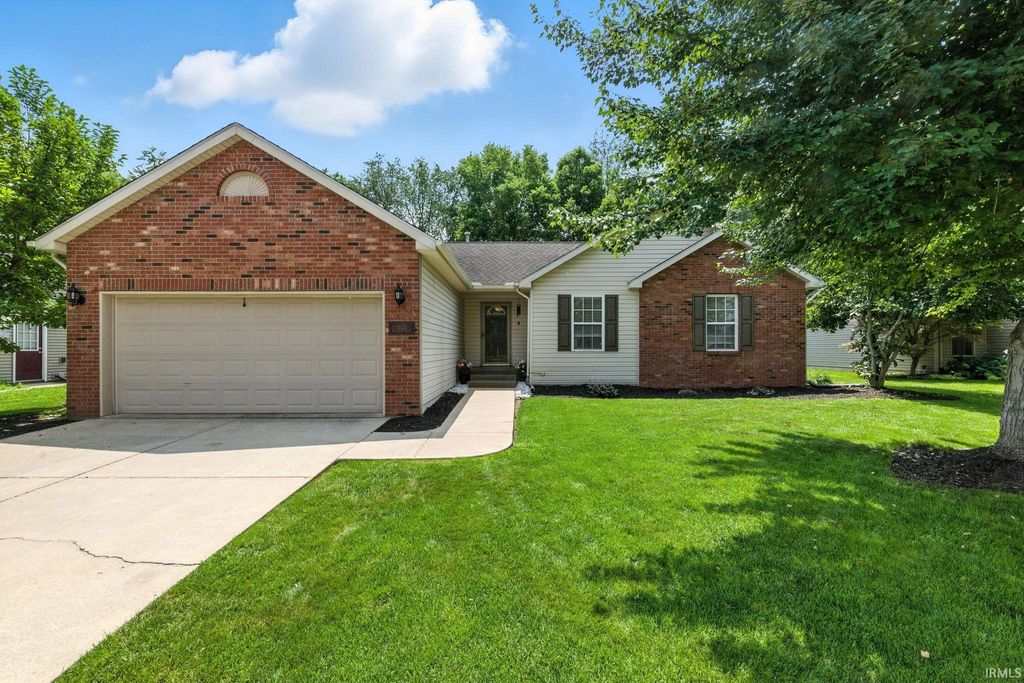 Photo for 1823 Kyverdale Drive, Lafayette, IN 47909 (MLS # 202527491)