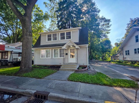 Photo of 109 N Indiana Avenue, Goshen, IN 46526 (MLS # 202625415)