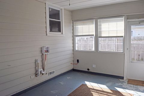 Tiny photo for 932 Joan Avenue, Evansville, IN 47711 (MLS # 202610311)