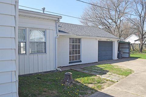 Tiny photo for 932 Joan Avenue, Evansville, IN 47711 (MLS # 202610311)
