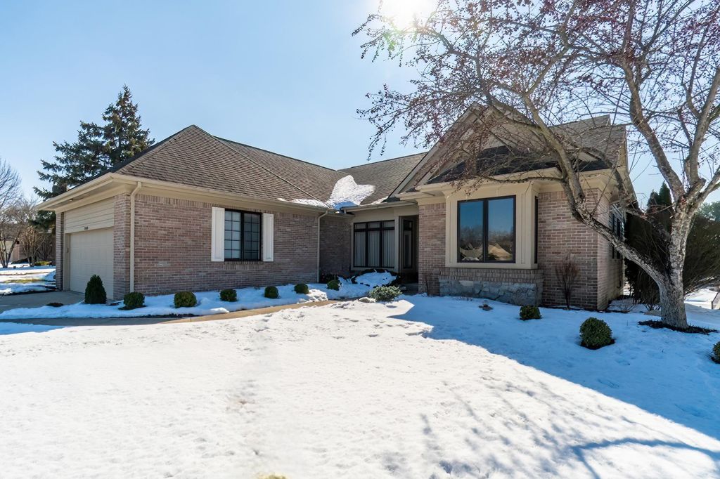 Photo of 12027 Sycamore Lakes Court, Fort Wayne, IN 46814 (MLS # 202604878)