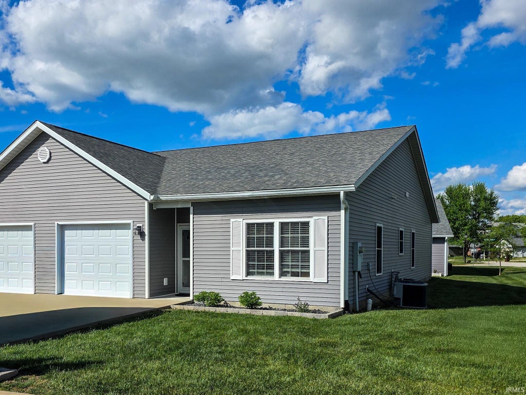 Photo of 5708 W Daffodil Court, Bloomington, IN 47403 (MLS # 202639489)