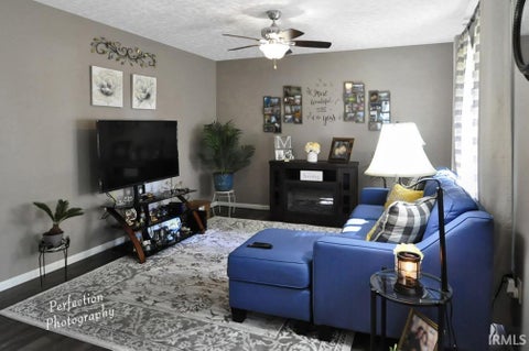Tiny photo for 501 S Morton Street, Warsaw, IN 46590 (MLS # 202637935)