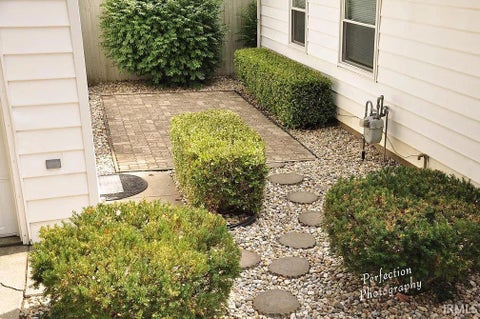 Tiny photo for 501 S Morton Street, Warsaw, IN 46590 (MLS # 202637935)