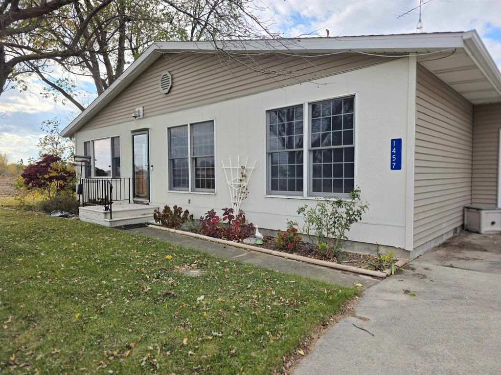 Photo of 1457 McConnell Drive, Bluffton, IN 46714 (MLS # 202607034)