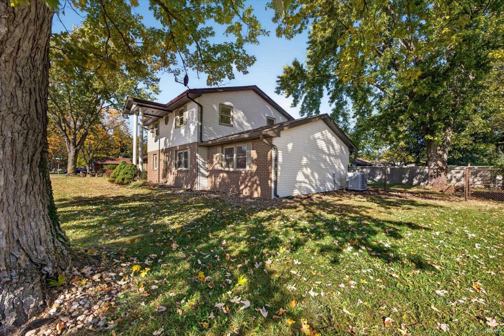 Photo of 3802 Balsam Drive, Columbus, IN 47203 (MLS # 202644986)