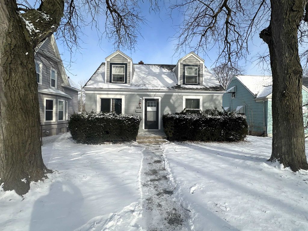 Photo of 1818 Hale Avenue, Fort Wayne, IN 46802 (MLS # 202602148)