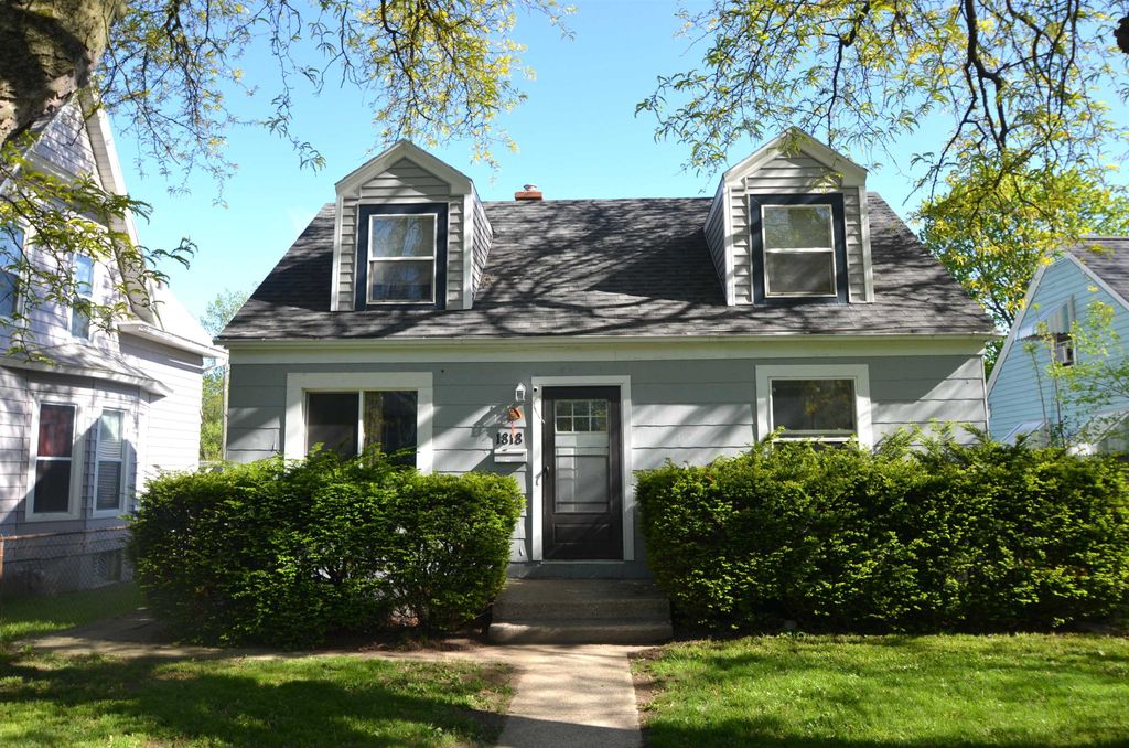 Photo of 1818 Hale Avenue, Fort Wayne, IN 46802 (MLS # 202602148)