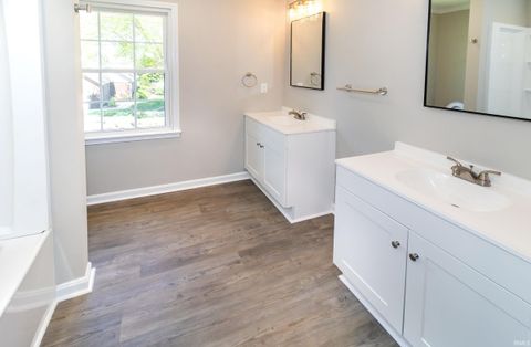 Tiny photo for 6301 E Oak Street, Evansville, IN 47715 (MLS # 202618359)