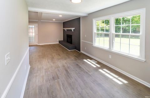 Tiny photo for 6301 E Oak Street, Evansville, IN 47715 (MLS # 202618359)