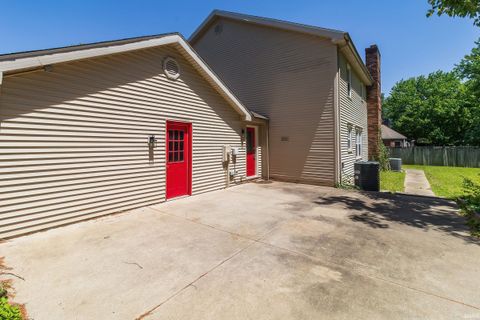 Tiny photo for 6301 E Oak Street, Evansville, IN 47715 (MLS # 202618359)