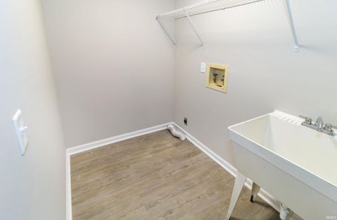 Tiny photo for 6301 E Oak Street, Evansville, IN 47715 (MLS # 202618359)
