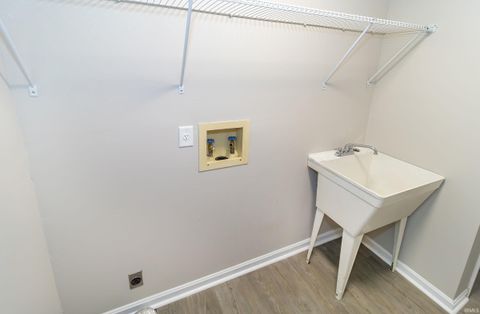 Tiny photo for 6301 E Oak Street, Evansville, IN 47715 (MLS # 202618359)