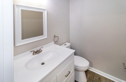 Tiny photo for 6301 E Oak Street, Evansville, IN 47715 (MLS # 202618359)