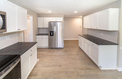 Tiny photo for 6301 E Oak Street, Evansville, IN 47715 (MLS # 202618359)