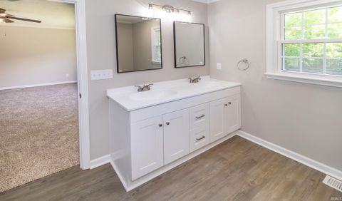 Tiny photo for 6301 E Oak Street, Evansville, IN 47715 (MLS # 202618359)