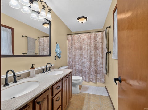 Tiny photo for 210 Knoll Ridge Boulevard, Kendallville, IN 46755 (MLS # 202642903)