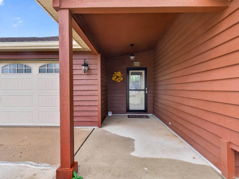 Tiny photo for 210 Knoll Ridge Boulevard, Kendallville, IN 46755 (MLS # 202642903)