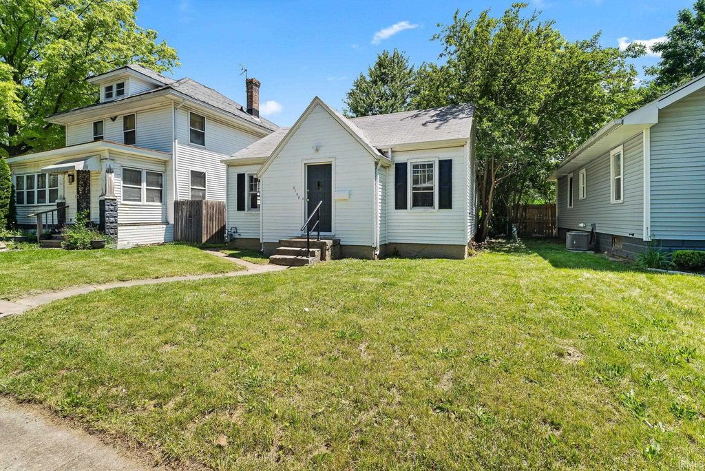 Photo of 3105 Plaza Drive, Fort Wayne, IN 46806 (MLS # 202620591)