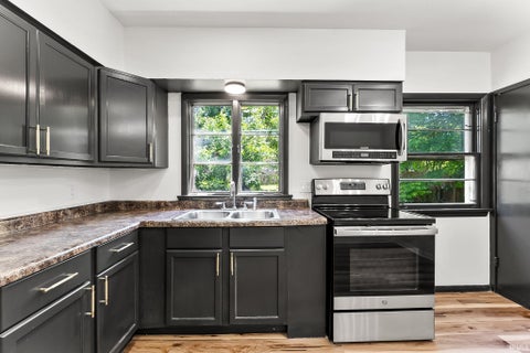 Tiny photo for 3105 Plaza Drive, Fort Wayne, IN 46806 (MLS # 202620591)
