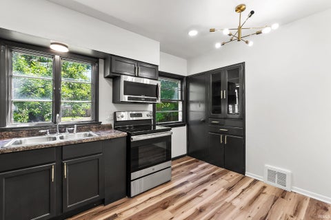 Tiny photo for 3105 Plaza Drive, Fort Wayne, IN 46806 (MLS # 202620591)