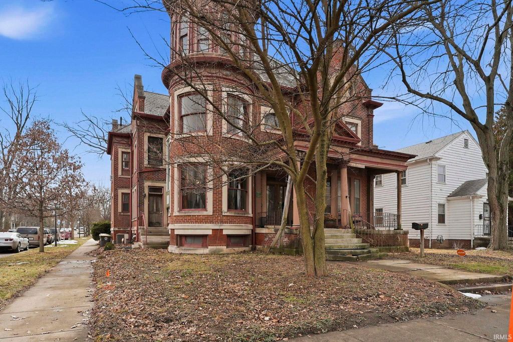 Photo of 301 W Creighton Avenue, Fort Wayne, IN 46807 (MLS # 202605344)