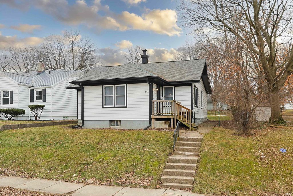 Photo of 214 E Woodside Street, South Bend, IN 46614 (MLS # 202607051)