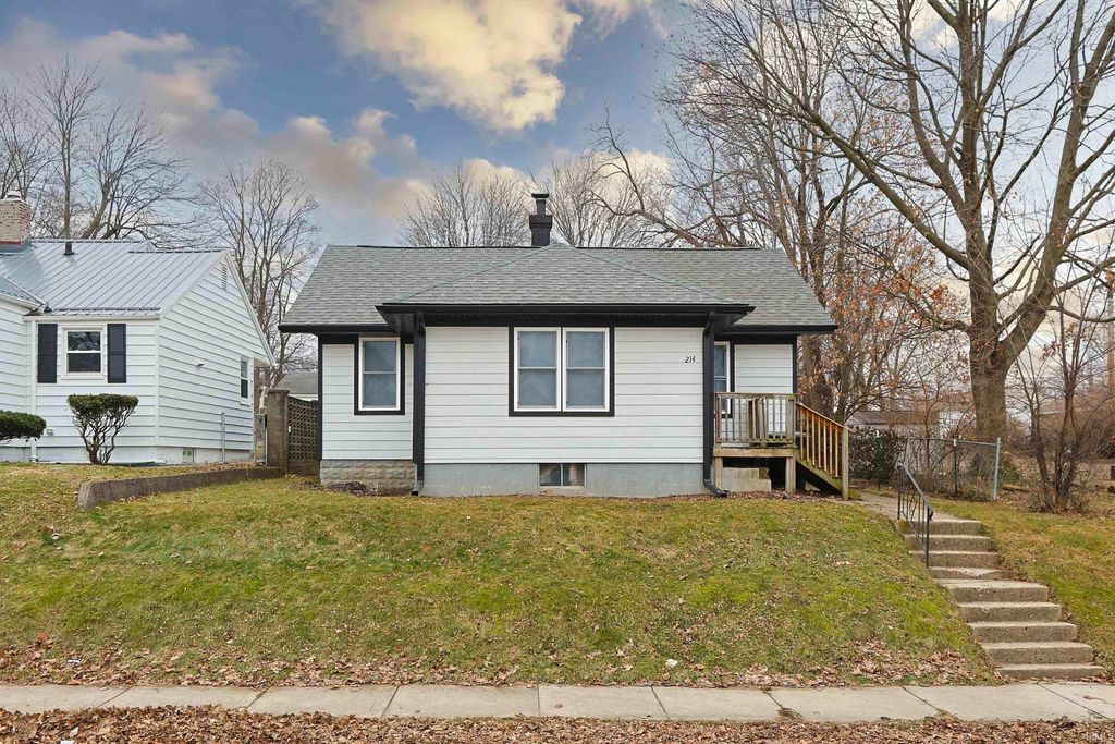 Photo of 214 E Woodside Street, South Bend, IN 46614 (MLS # 202607051)