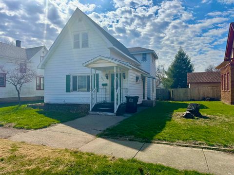 Tiny photo for 1010 Jefferson Street, Rochester, IN 46975 (MLS # 202549667)
