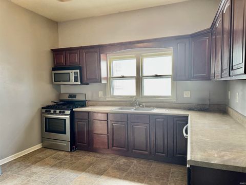 Tiny photo for 1010 Jefferson Street, Rochester, IN 46975 (MLS # 202549667)