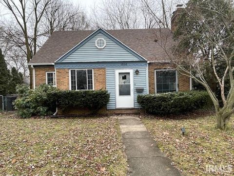 Photo of 1512 Cedar Street, South Bend, IN 46617 (MLS # 202613146)