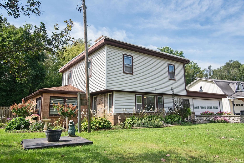 Photo of 9615 N Steinbarger Lake Drive, Wawaka, IN 46794 (MLS # 202637054)