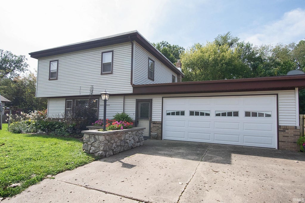 Photo of 9615 N Steinbarger Lake Drive, Wawaka, IN 46794 (MLS # 202637054)