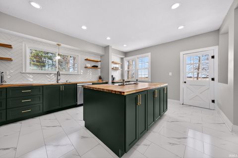 Tiny photo for 8010 W County Road 400 N, Royal Center, IN 46978 (MLS # 202601786)