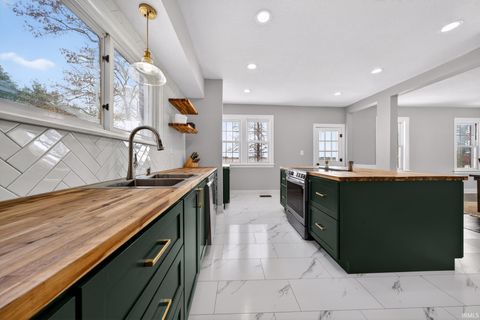 Tiny photo for 8010 W County Road 400 N, Royal Center, IN 46978 (MLS # 202601786)