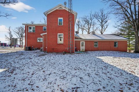 Tiny photo for 8010 W County Road 400 N, Royal Center, IN 46978 (MLS # 202601786)