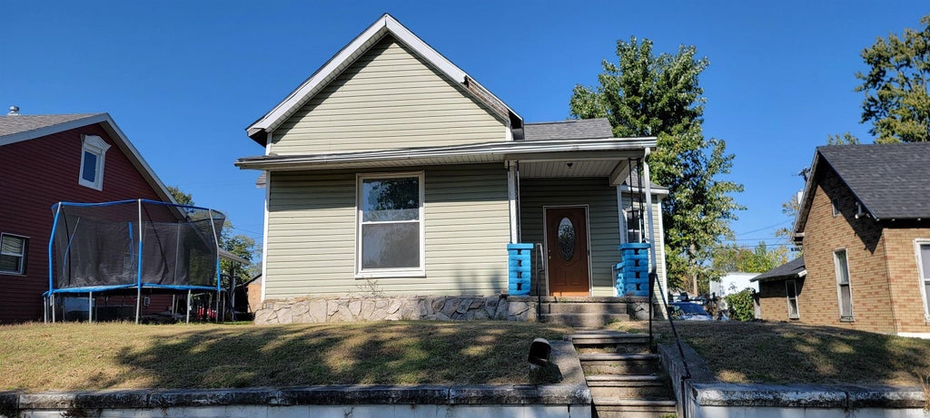 Photo of 1308 Mccormick Avenue, Washington, IN 47501 (MLS # 202644353)