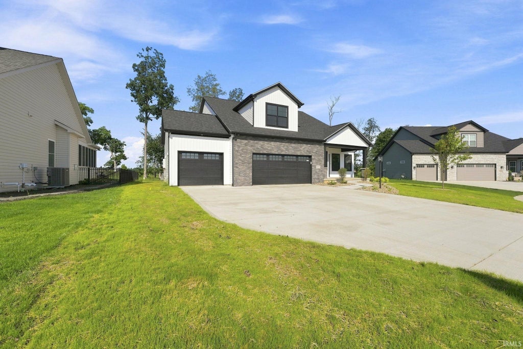 Photo of 17885 Hutt Ridge Court, Huntertown, IN 46748 (MLS # 202636736)
