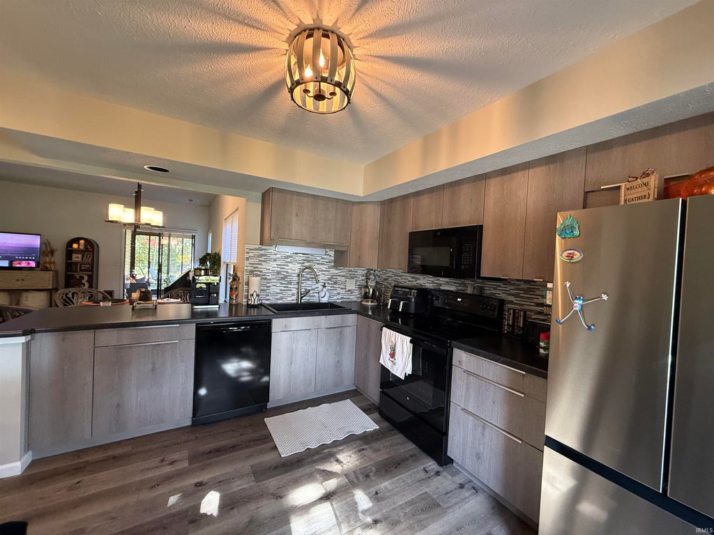 Photo of 1660 Pine Ridge Court, Elkhart, IN 46514 (MLS # 202644129)